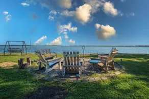 Lakefront 2BR Nautical Cottage with Hot Tub - Image 5