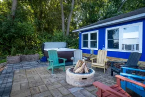 Lakefront 2BR Nautical Cottage with Hot Tub - Image 2
