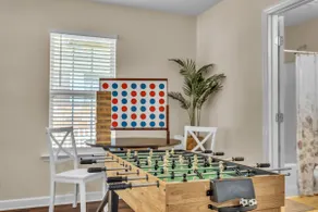 Great Downtown 4BR with 8 Beds and Foosball Fun - Image 4