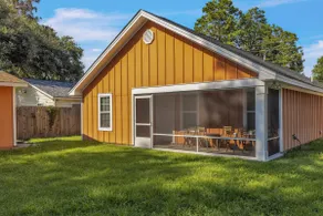 Great Downtown 4BR with 8 Beds and Foosball Fun - Image 5