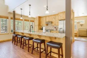 Evergreen House in heart Government Camp - Image 4