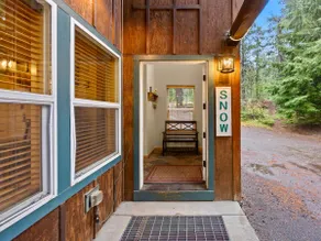 Evergreen House in heart Government Camp - Image 3