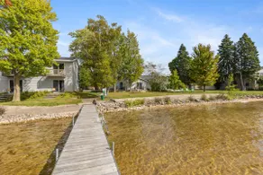 Double Bed Room in Heart of Lake City - Image 4