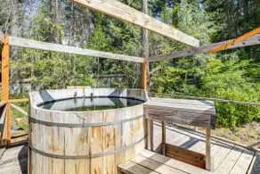 Spring-Fed Soaking Tub! Lush Central Oregon Haven - Image 2