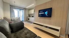 Suite + Extra Room - Unbeatable Location! - Image 4