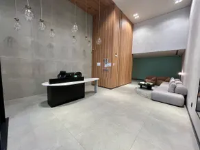Suite + Extra Room - Unbeatable Location! - Image 2