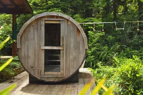 Cedar and Salt - By the beach with hot tub and sauna - Image 2