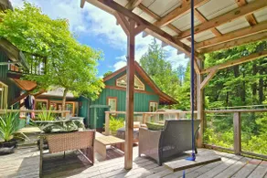 Cedar and Salt - By the beach with hot tub and sauna - Image 3