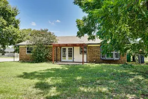 Family Home in Ft Worth Suburbs Near Benbrook Lake - Image 2