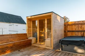 Rosebowl Retreat - 8Bed, Sauna & Tub, 1min to Ski! - Image 2
