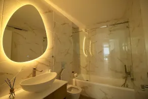 Luxury 2BR in Florentin l Parking & Balcony l Mamak - Image 5