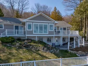 Spectacular Suttons Bay Stay - Game Room Kayaks Pizza Oven & More - Image 2