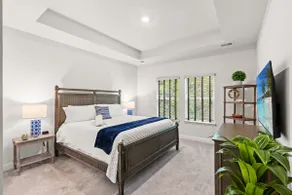 Light and Bright 3BR with Backyard on Golf Course - Image 2