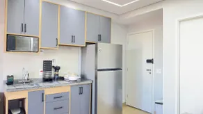 Modern apartment with 2 double beds + facing the subway - Image 4