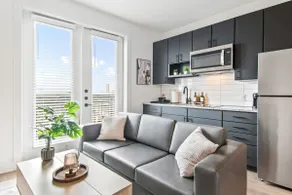 Cozy Downtown Suite - Rooftop Lounge, Pool - Gym - Image 3