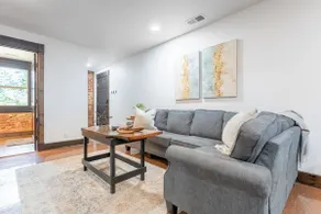 Speakeasy-2 bedroom/2 bath- on the Downtown Square - Image 3