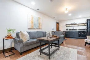 Speakeasy-2 bedroom/2 bath- on the Downtown Square - Image 2