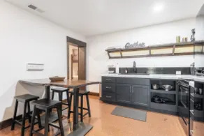 Speakeasy-2 bedroom/2 bath- on the Downtown Square - Image 5