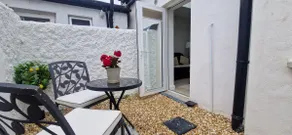 Newly Refurbed 1BD Cottage in Prime Location - Image 4