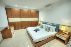 Large 3 bedroom with seafront balcony DDIF1-5 - Image 2