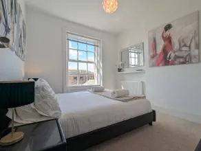 Elegant Apartment in Hamilton Square Free Parking - Image 3
