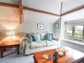Upside Down Cottage - Image 5