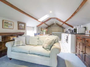 Upside Down Cottage - Image 3