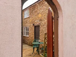 Upside Down Cottage - Image 2