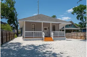 Walk to Riverwalk 3BR2BA Gem Near Fun Downtown - Image 2