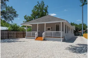 Walk to Riverwalk 3BR2BA Gem Near Fun Downtown - Image 3