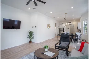 3BR3BA Urban Escape Just Minutes From Downtown - Image 5