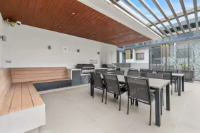 West End Flat with Pool and BBQ Access - Image 5
