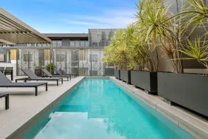 West End Flat with Pool and BBQ Access - Image 4