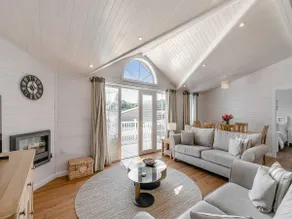 Fuchsia Lodge - Image 4