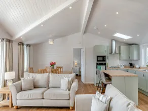 Fuchsia Lodge - Image 5