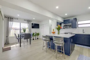 Private Yard! Getaway 3 Mi to Hard Rock Stadium - Image 5