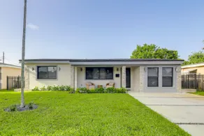 Private Yard! Getaway 3 Mi to Hard Rock Stadium - Image 2