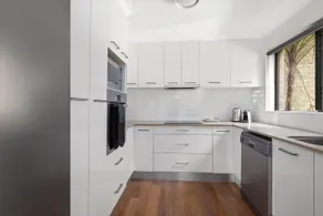 Stylish 3-Bed Newport Stay with Balcony - Image 3