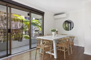 Stylish 3-Bed Newport Stay with Balcony - Image 4