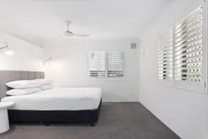 Stylish 3-Bed Newport Stay with Balcony - Image 2