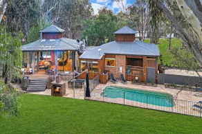 The Treehouse - Echuca Holiday Homes - Image 3