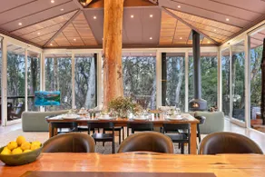 The Treehouse - Echuca Holiday Homes - Image 5