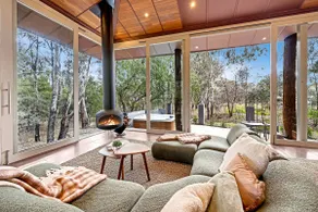 The Treehouse - Echuca Holiday Homes - Image 4