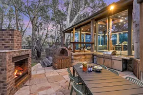 The Treehouse - Echuca Holiday Homes - Image 2
