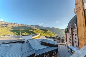 Val Thorens, south-facing apartment, hyper center, ski-in ski-out - Image 3