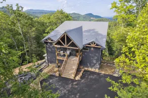 Golden Oaks Cabin 3 Bedroom Home - Image 3