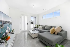 Stylish 4BR Suburban Escape with Easy CBD Access - Image 2