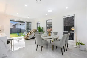 Stylish 4BR Suburban Escape with Easy CBD Access - Image 4