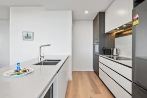 Stylish City-View Apartment with Premium Amenities - Image 3