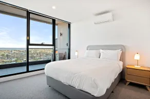 Stylish City-View Apartment with Premium Amenities - Image 2